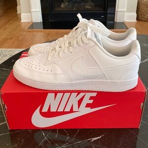 BRAND NEW IN THE BOX NIKE COURT